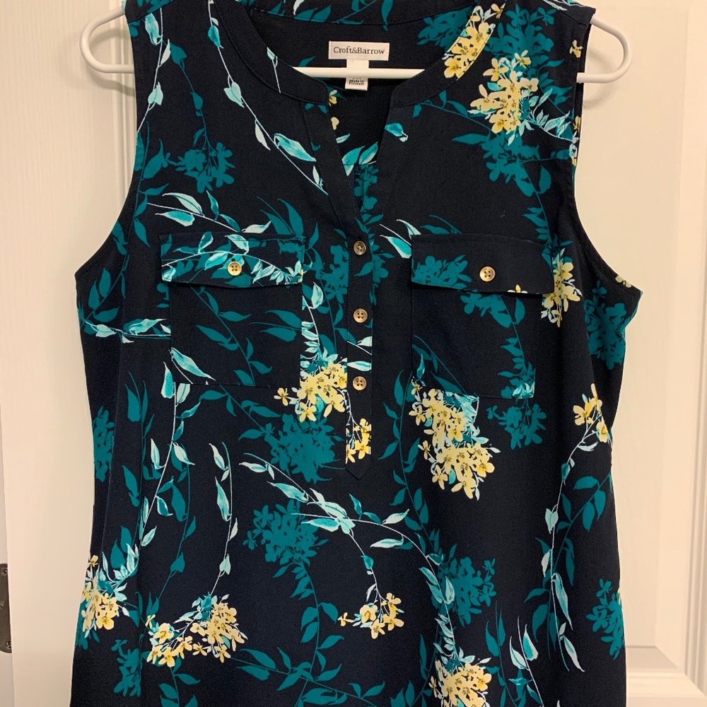 😎 Summer Floral Blouse!